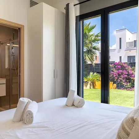 Monégasque, élégance Et Modernité * Sérignan