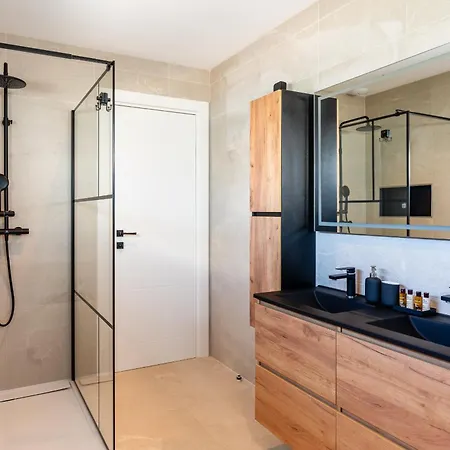 Villa Monégasque, élégance Et Modernité Sérignan