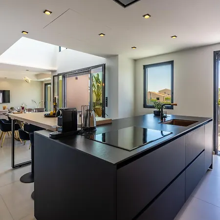 Monégasque, élégance Et Modernité Villa Sérignan