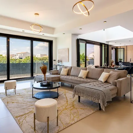 Villa Monégasque, élégance Et Modernité Sérignan