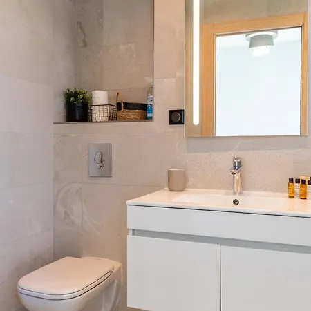 Monegasque, Elegance Et Modernite * Serignan