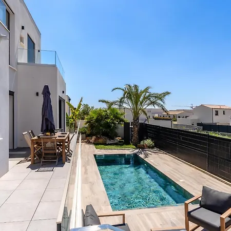 Monegasque Elegance & Exclusive Seaside Getaway Βίλα