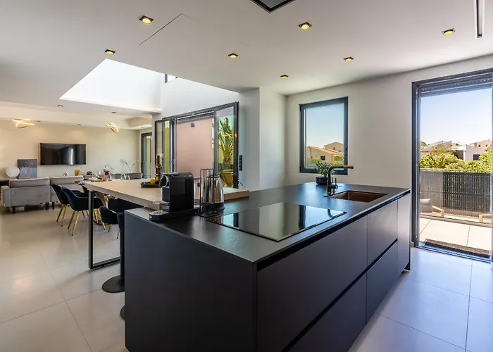 Monegasque Elegance & Exclusive Seaside Getaway Villa Sérignan